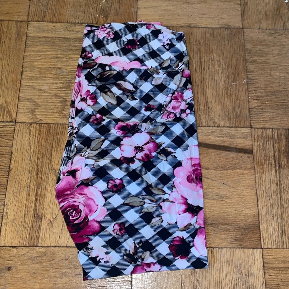 Lularoe pink flower TC leggings